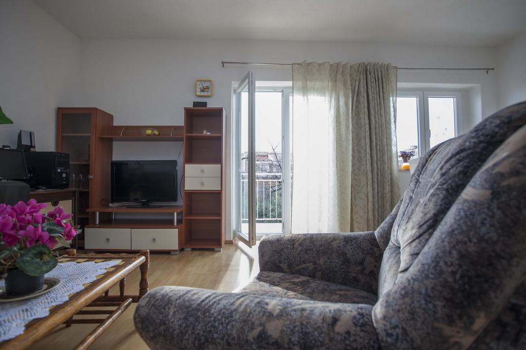 Apartments Dino Makarska Oda fotoğraf